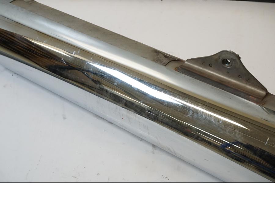 Vänster sida på Ljuddämpare från en Honda GL 1800 -2004 motorcykel.