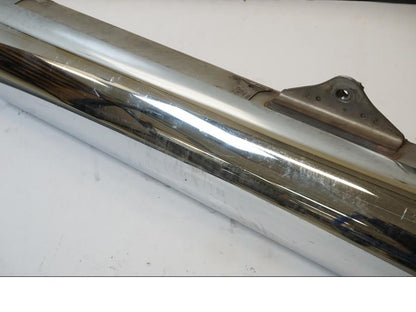 Vänster sida på Ljuddämpare från en Honda GL 1800 -2004 motorcykel.