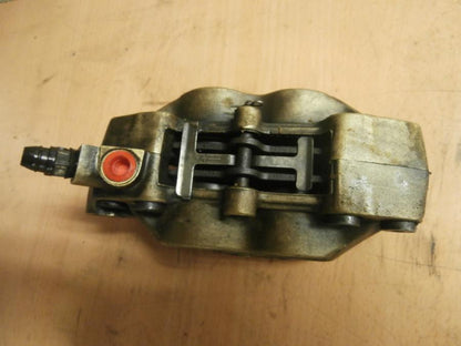 Baksidan på Bromsok från en Ducati Monster 600 -1998 motorcykel.