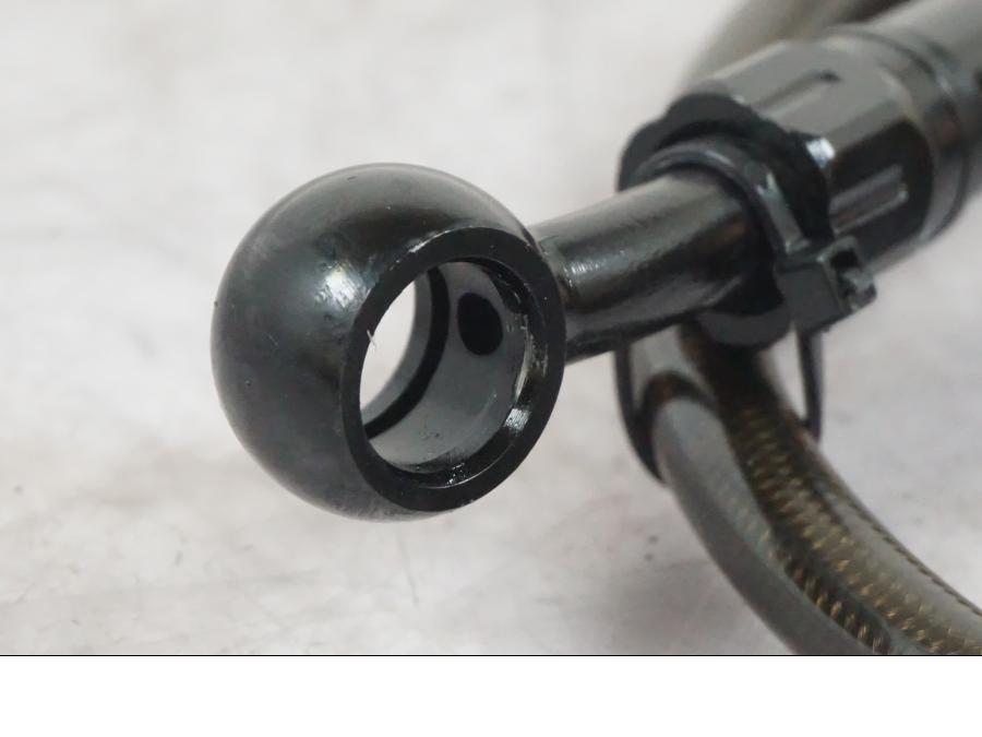 Snett uppifrån på Bromsledning från en Kawasaki ZX-6R -2006 motorcykel.