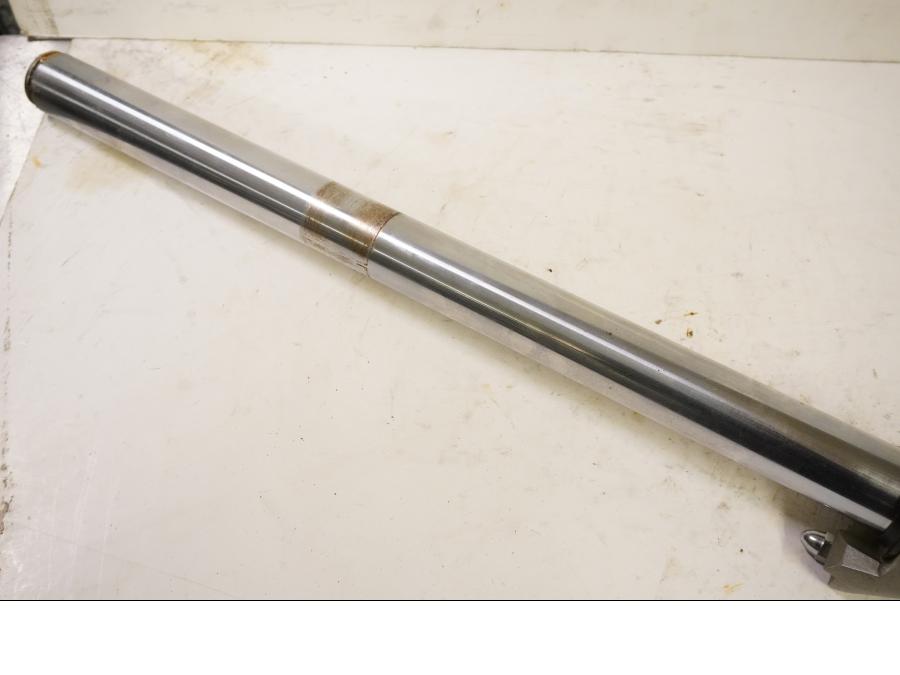 Höger sida på Gaffelben från en Yamaha XV 750 -1995 motorcykel.