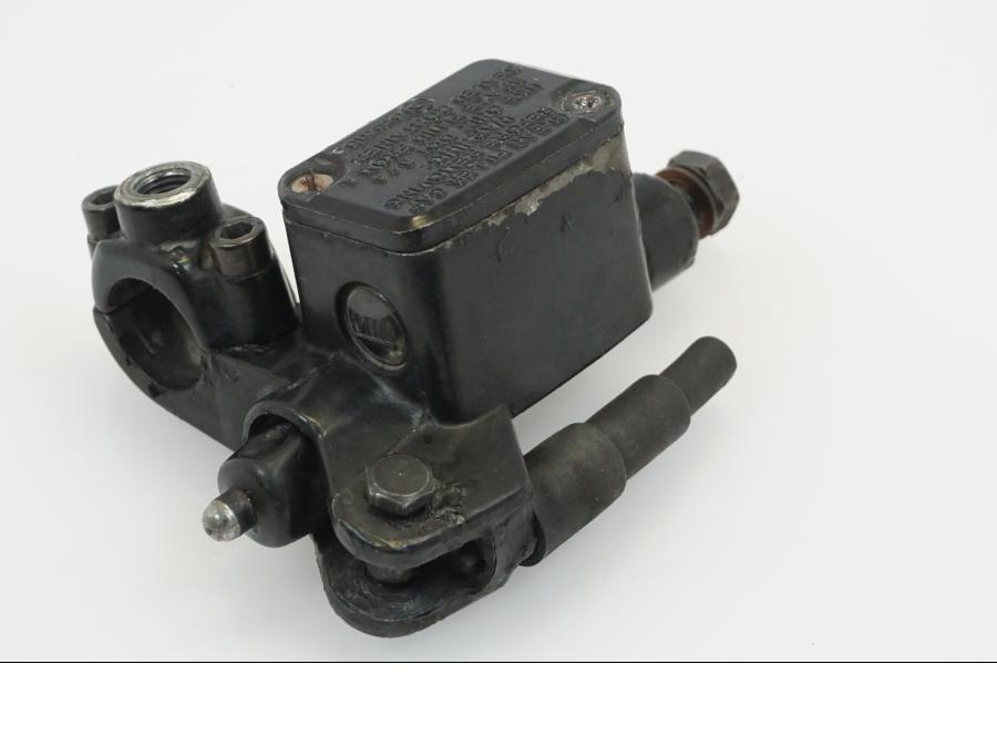 Baksidan på Bromshuvudcylinder från en Yamaha WR 125 -2010 motorcykel.