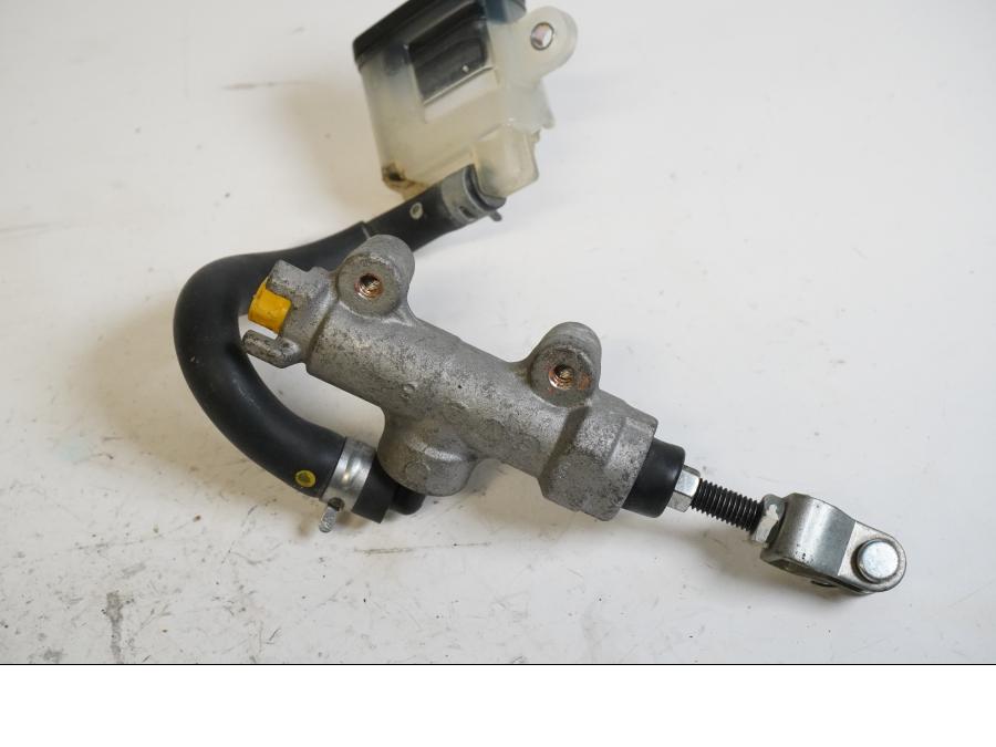 Framsidan på Bromshuvudcylinder från en Suzuki GSX-R 750 -2010 motorcykel.