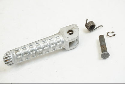 Framsidan på Fotpinne från en Aprilia Tuono V4R -2011 motorcykel.