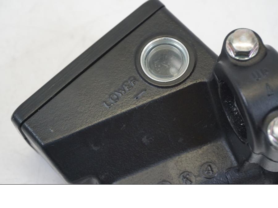 Höger sida på Bromshuvudcylinder från en Suzuki GSX 1300 R -2017 motorcykel.