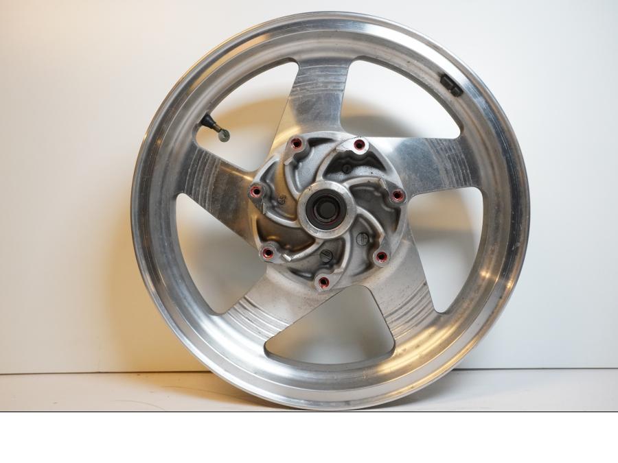 Framsidan på Fälg från en Kawasaki VN 1500 Classic Tourer -2000 motorcykel.