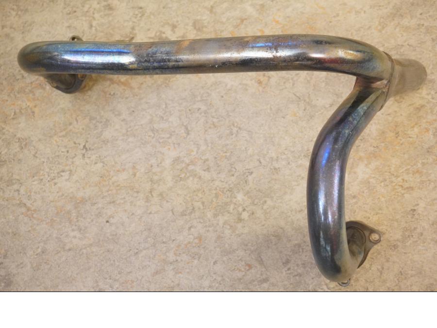 Framsidan på Grenrör från en BMW R 1100 GS -1997 motorcykel.