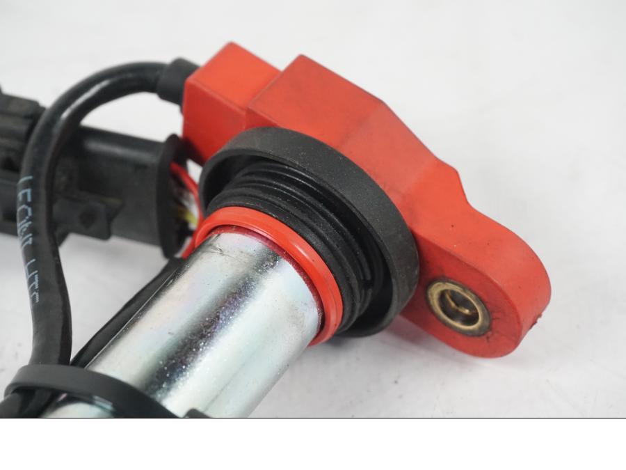 Vänster sida på Tändspole från en MV Agusta Dragster -2014 motorcykel.