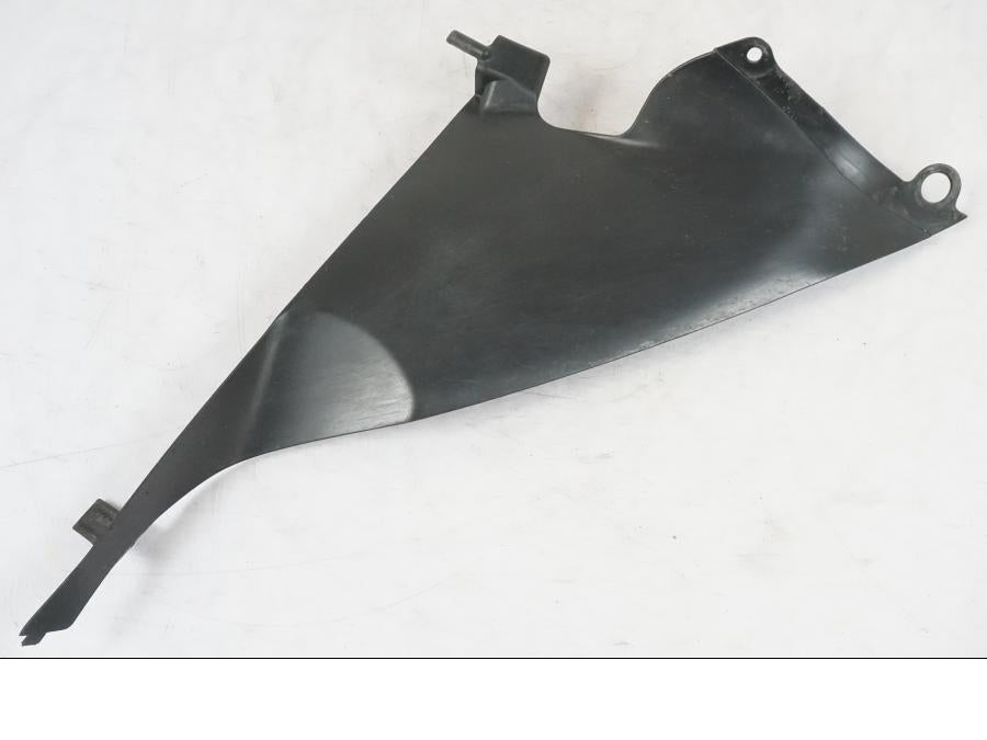 Framsidan på Toppkåpsinsida från en Suzuki GSX-R 750 -2006 motorcykel.