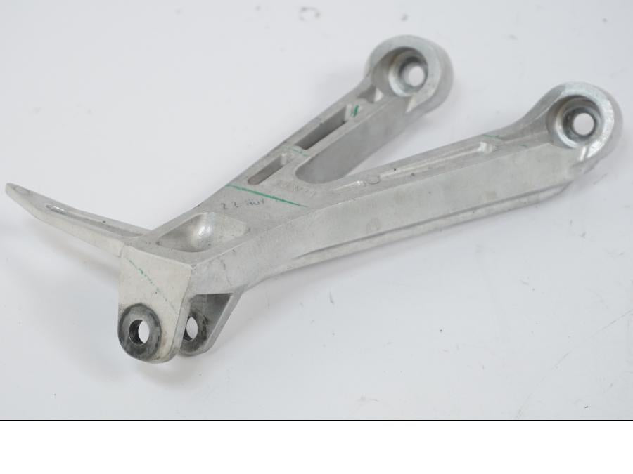 Extrabild1 på Fotpinnefäste från en Honda CB 650 R -2019 motorcykel.