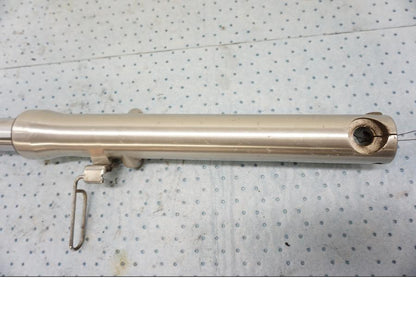 Höger sida på Gaffelben från en Kawasaki EN 500 -1999 motorcykel.