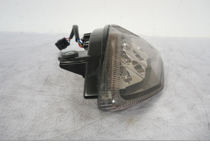 Vänster sida på Baklampa från en Kawasaki Versys 650 -2014 motorcykel.