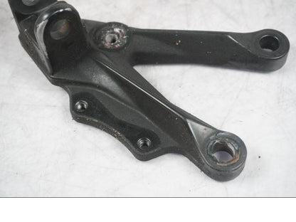 Baksidan på Fotpinnefäste från en Kawasaki ZX-10R -2008 motorcykel.