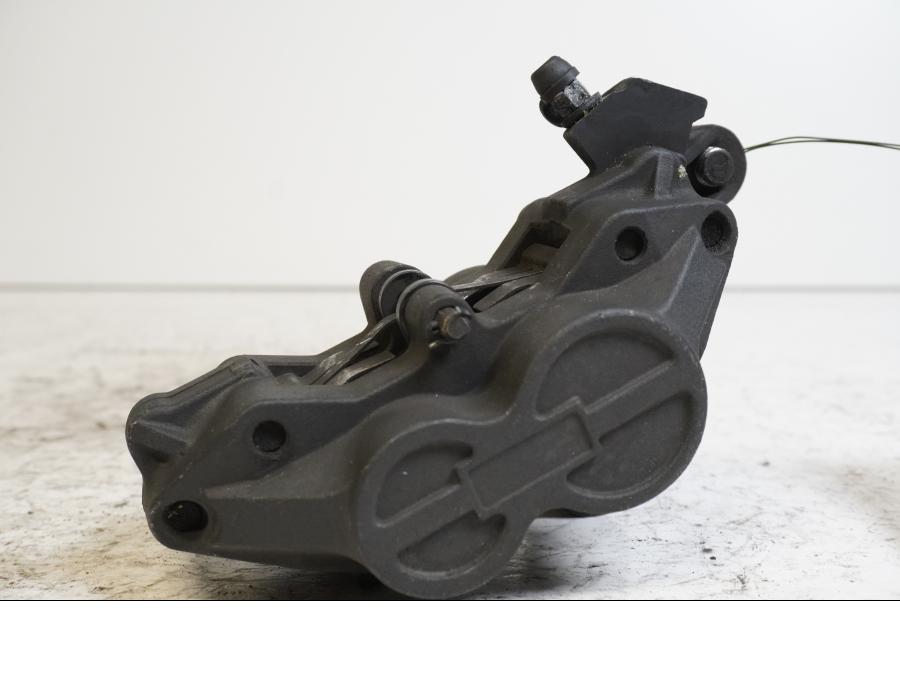 Baksidan på Bromsok från en Triumph Daytona 600 -2003 motorcykel.