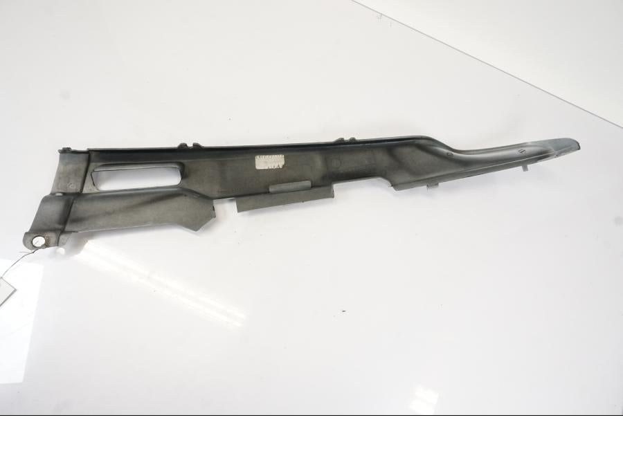 Snett nerifrån på Sidopanel från en BMW R 1150 RS -2003 motorcykel.