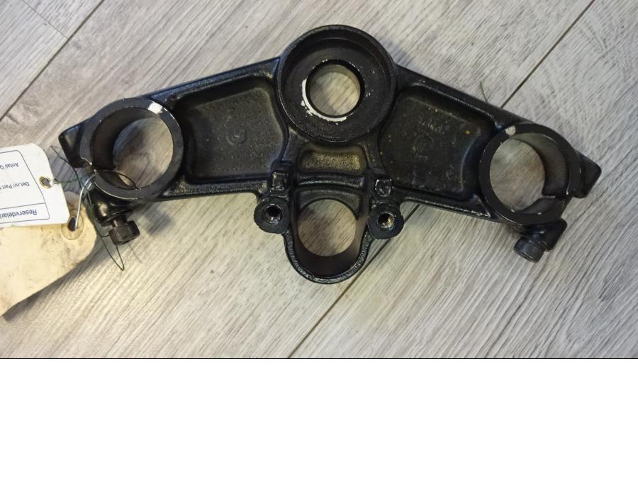 Baksidan på Gaffelkrona från en Honda CBR 600 -1987 motorcykel.