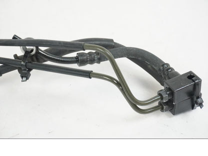 Snett uppifrån på Bromsledning från en Yamaha MT-07 -2019 motorcykel.