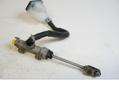 Framsidan på Bromshuvudcylinder från en Suzuki DL 1000 -2006 motorcykel.