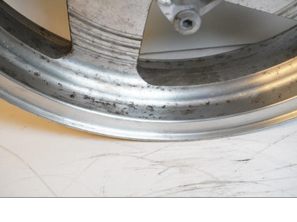 Höger sida på Fälg från en Kawasaki VN 1500 Classic Tourer -2003 motorcykel.