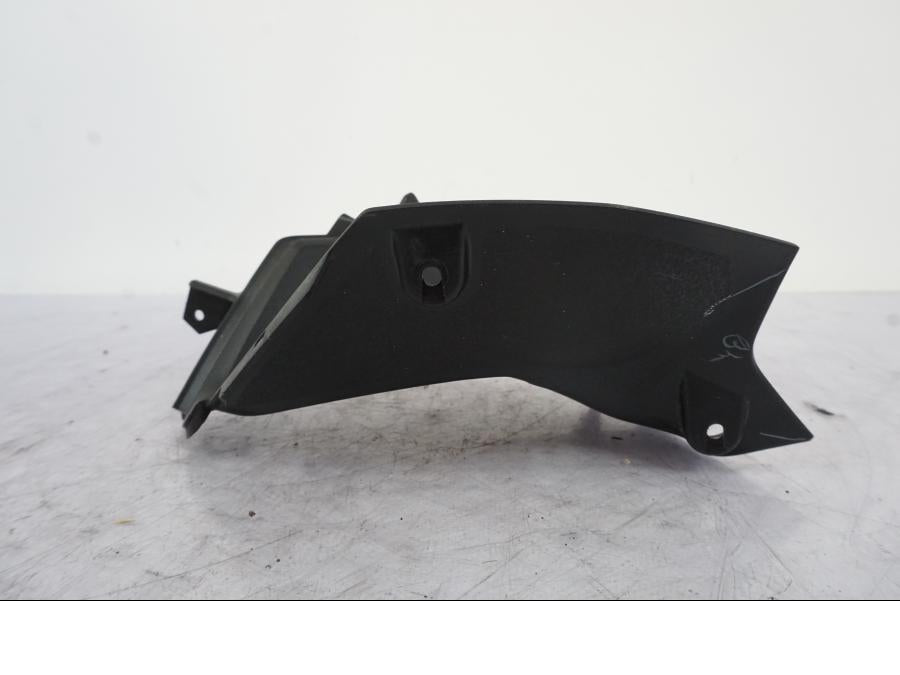 Vänster sida på Sidkåpa från en Kawasaki Z 800 -2014 motorcykel.