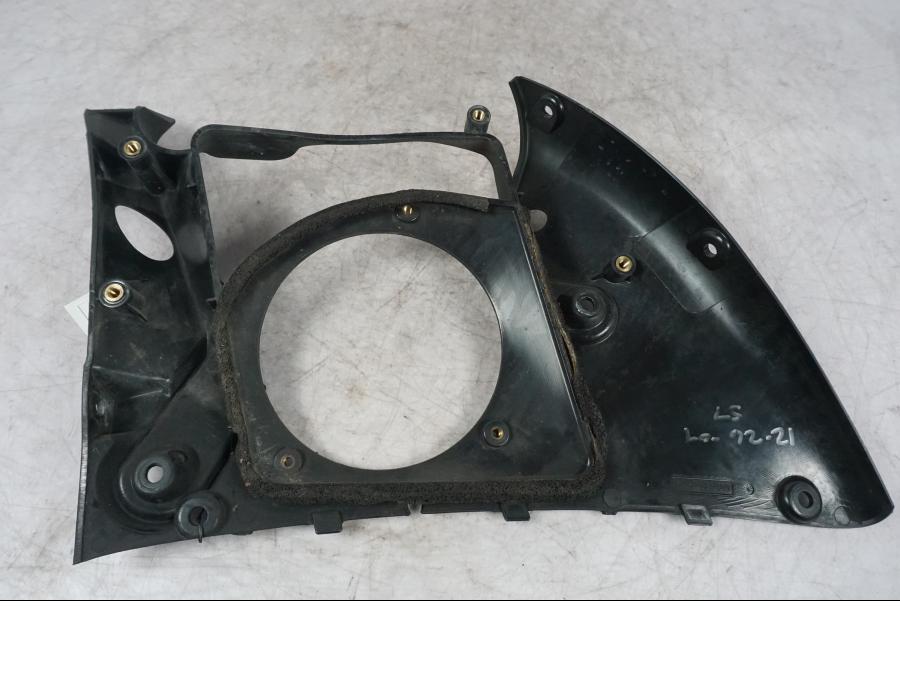 Snett nerifrån på Luftvinge från en Buell 1125 R -2008 motorcykel.