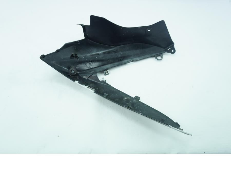 Baksidan på Sidkåpa från en Suzuki GSX-R 1000 -2008 motorcykel.