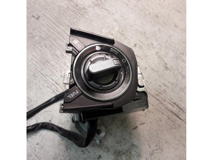 Baksidan på Låssats från en Honda ADV 750 -2017 motorcykel.