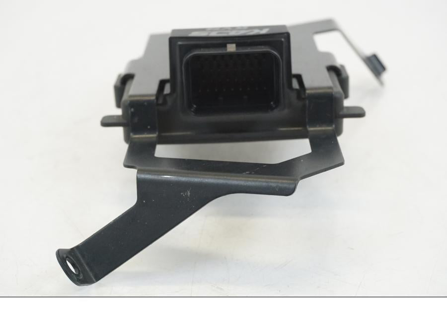 Snett nerifrån på Styrdon från en Yamaha MT-09 Tracer -2021 motorcykel.