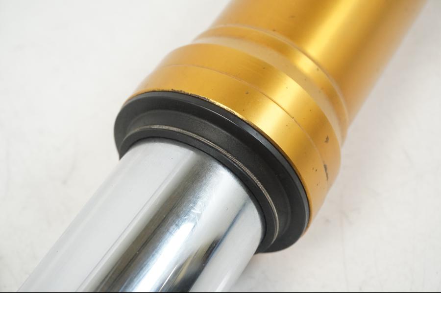 Vänster sida på Gaffelben från en Yamaha YZF 1000 R1 -2006 motorcykel.