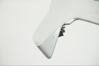 Snett nerifrån på Magkåpa från en BMW S 1000 R -2019 motorcykel.