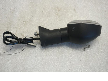 Baksidan på Blinkers från en Ducati Monster 796 -2013 motorcykel.