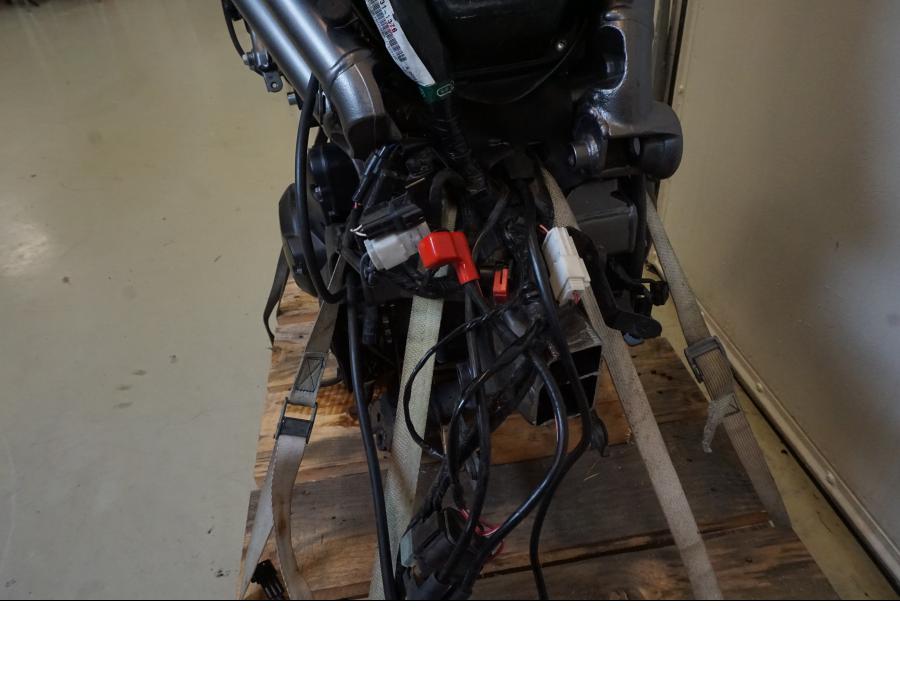 Höger sida på Motorpaket från en Kawasaki ER-6N -2012 motorcykel.