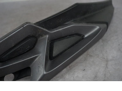 Höger sida på Tankkåpa från en Triumph Tiger Explorer -2016 motorcykel.