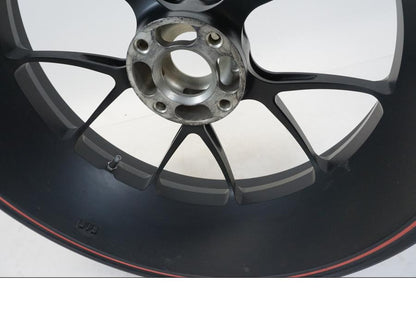 Extrabild4 på Fälg från en Ducati Streetfighter S -2011 motorcykel.