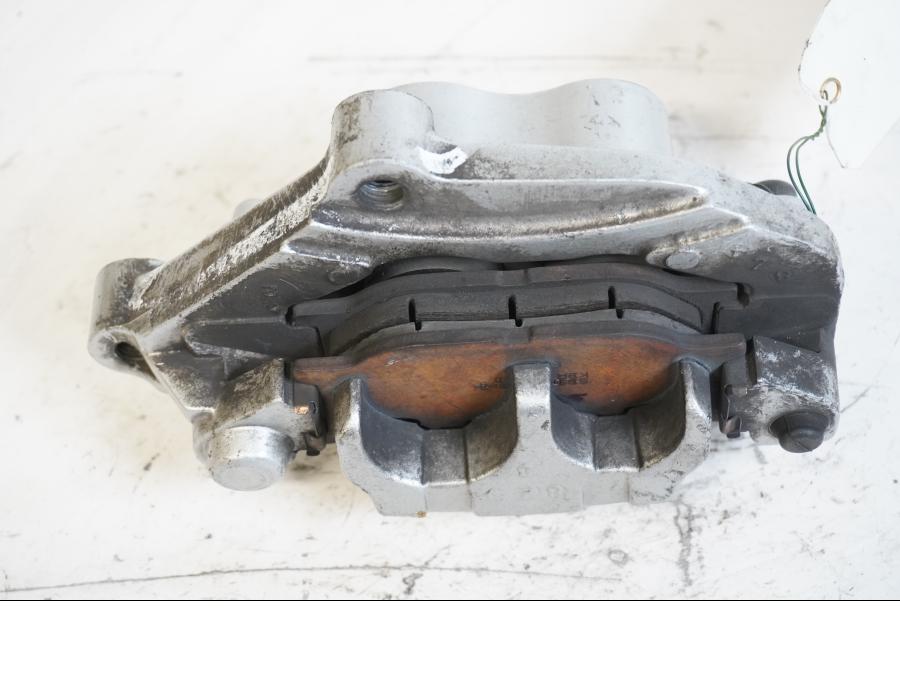 Framsidan på Bromsok från en Yamaha XVS 1100 -1999 motorcykel.