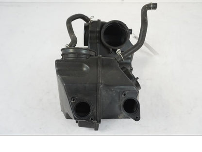 Höger sida på Luftburk från en Suzuki VZR 1800 -2009 motorcykel.