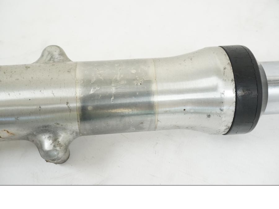 Höger sida på Gaffelben från en Suzuki GS 1000 -1978 motorcykel.