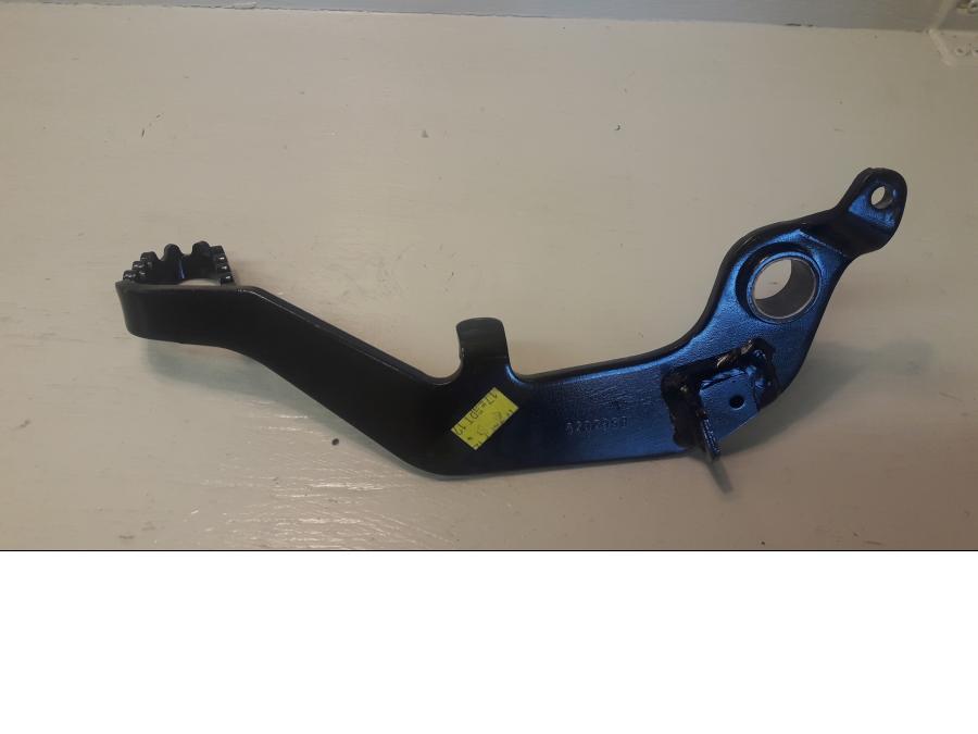 Baksidan på Bromspedal från en BMW G 310 GS -2016 motorcykel.