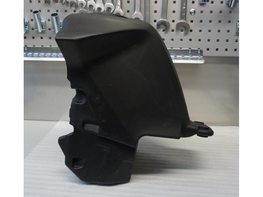 Baksidan på Bensintank från en BMW K 1300 R -2011 motorcykel.