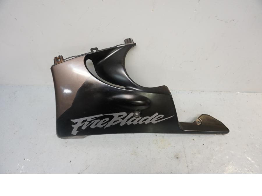 Framsidan på Magkåpa från en Honda CBR 900 RR -1996 motorcykel.