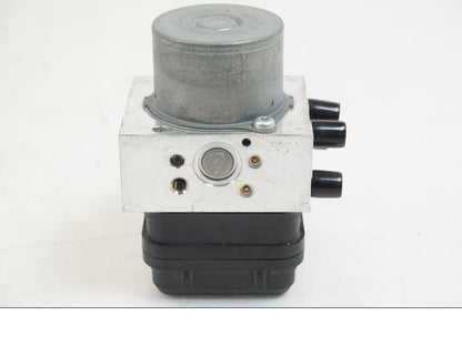 Vänster sida på ABS Modulator från en Yamaha YZF R7 -2022 motorcykel.