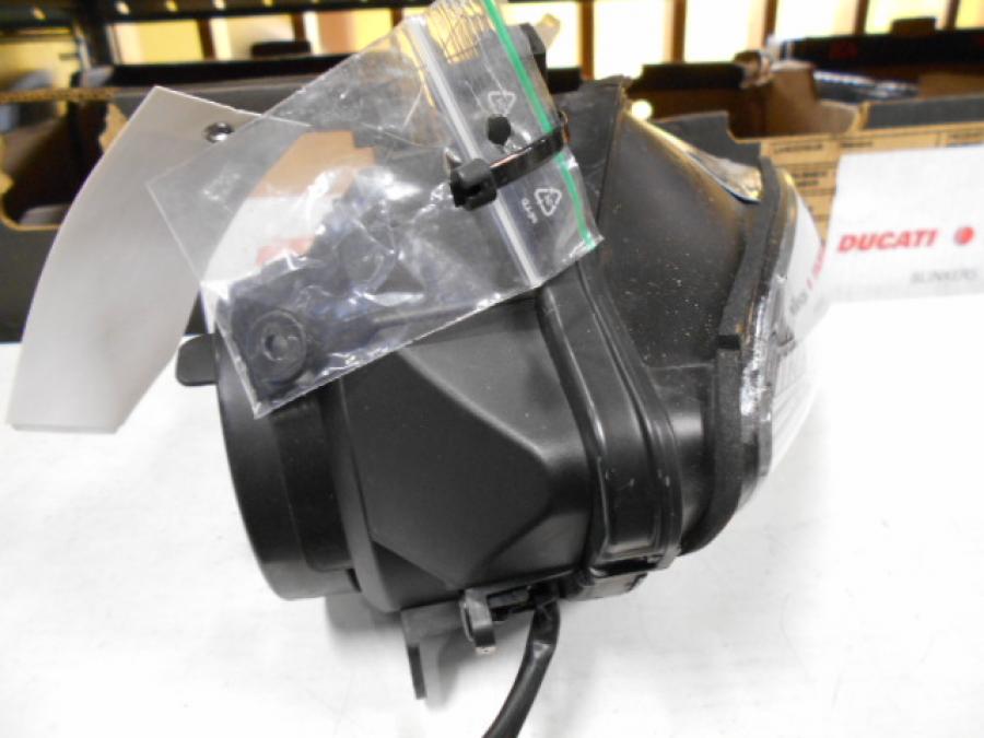 Vänster sida på Strålkastare från en Yamaha YZF 1000 R1 -2007 motorcykel.