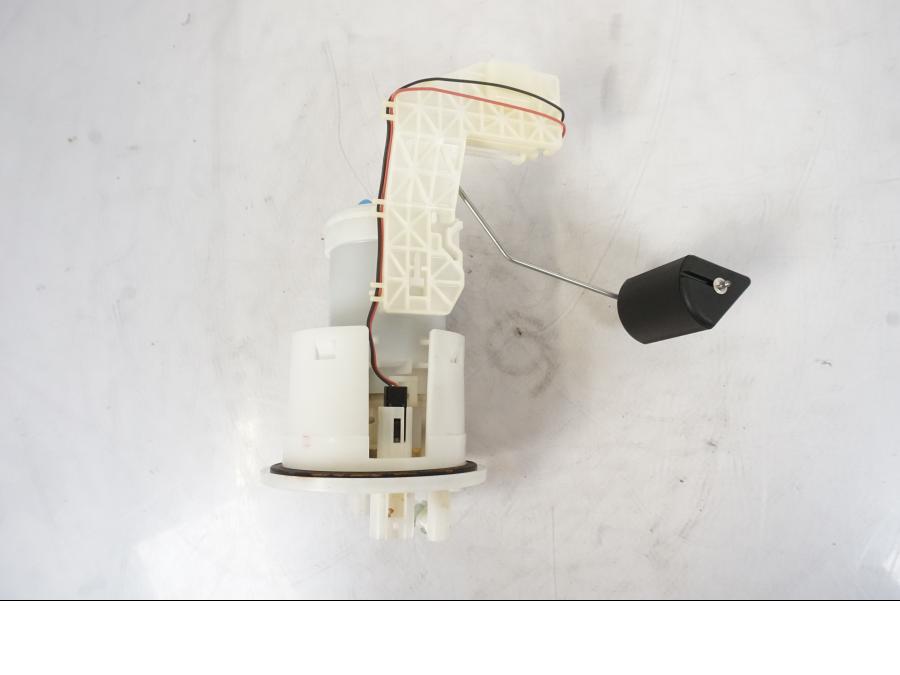 Vänster sida på Bensinpump insprut från en Honda VFR 1200 -2010 motorcykel.