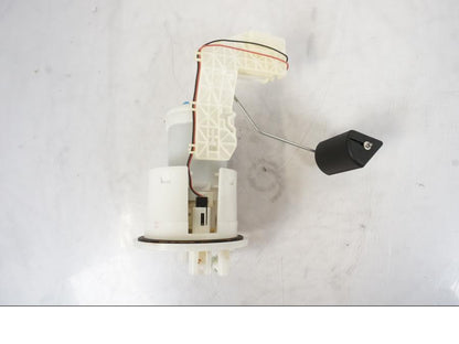 Vänster sida på Bensinpump insprut från en Honda VFR 1200 -2010 motorcykel.