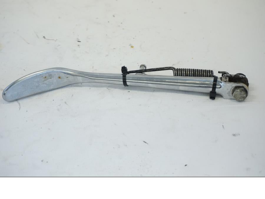 Framsidan på Sidostöd från en Kawasaki VN 1500 Mean Streak -2002 motorcykel.