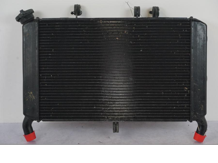 Framsidan på Vattenkyl från en Yamaha MT-09 SP -2018 motorcykel.