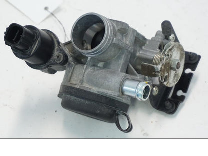 Snett nerifrån på Spjällhus från en Yamaha X-Max 250 -2016 scooter.