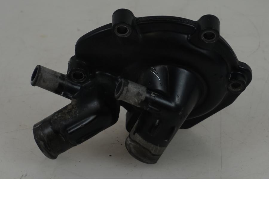 Höger sida på Vattenpump från en BMW F 800 GS -2009 motorcykel.