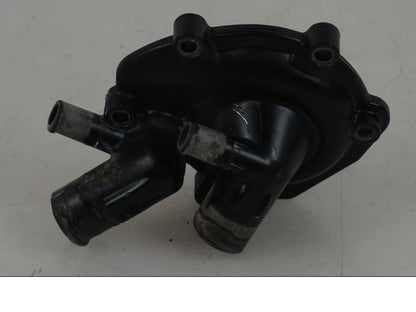 Höger sida på Vattenpump från en BMW F 800 GS -2009 motorcykel.