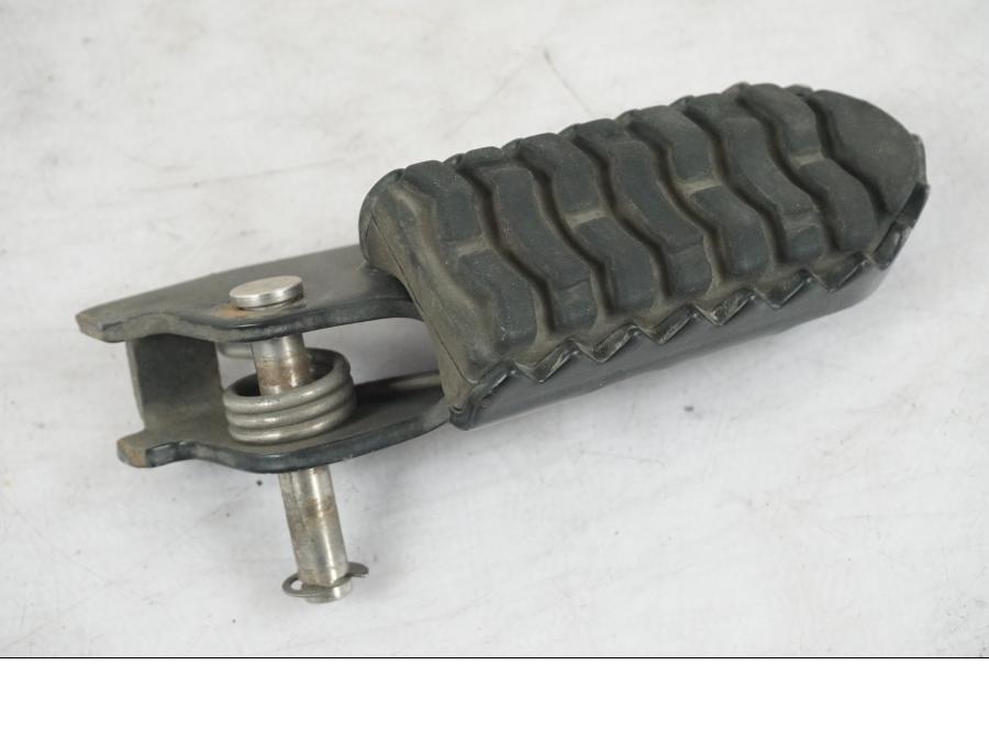 Framsidan på Fotpinne från en Triumph Tiger Explorer -2013 motorcykel.